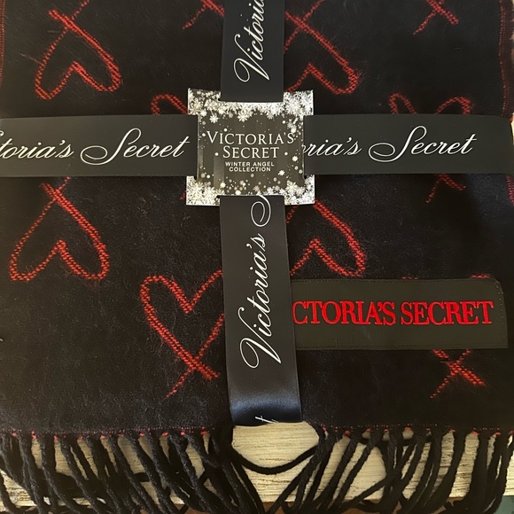 Victoria's Secret Winter Angel Collection Scarf Black Hearted One Size New - Picture 1 of 10
